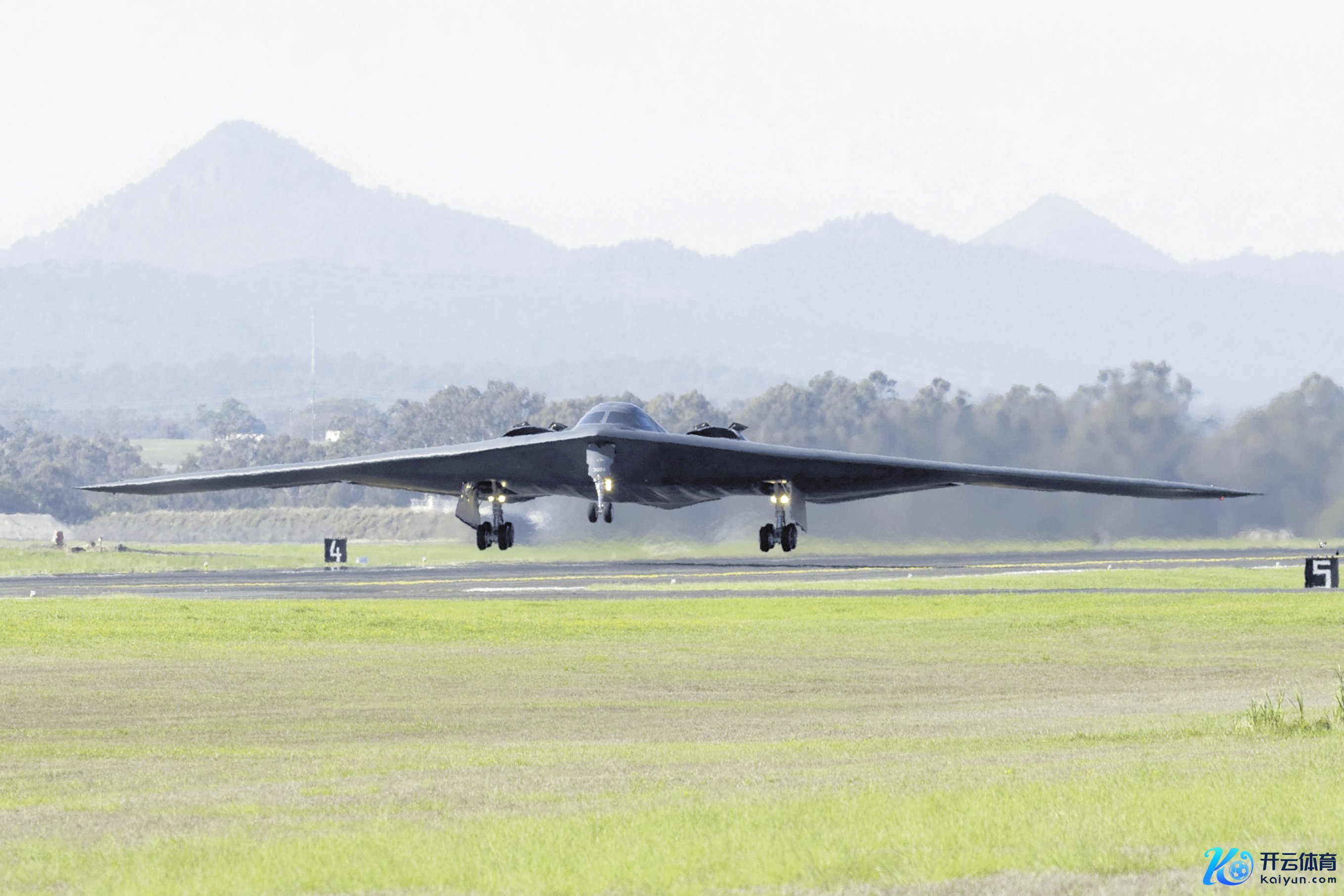 B-2隐形轰炸机